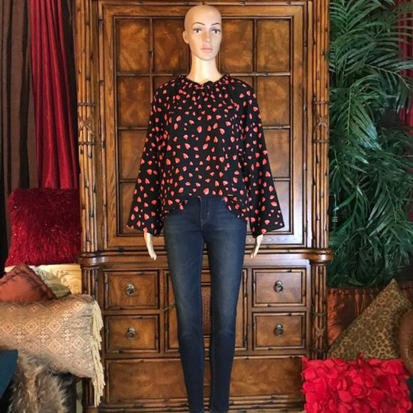 Ann Taylor Hearts Bell Sleeve Curve Hem Top - Picture 5 of 16